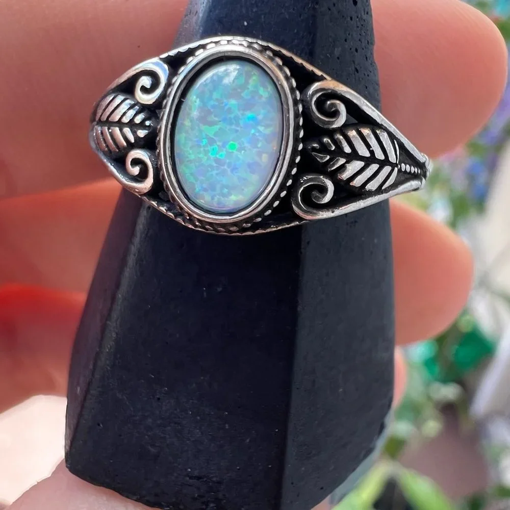 Solid Sterling opal leaf ring - Picture 2 of 9